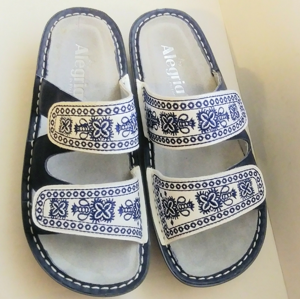 🔴ALEGRIA BY PG LITE EMBROIDERED CLOG BLUE SIZE 7
